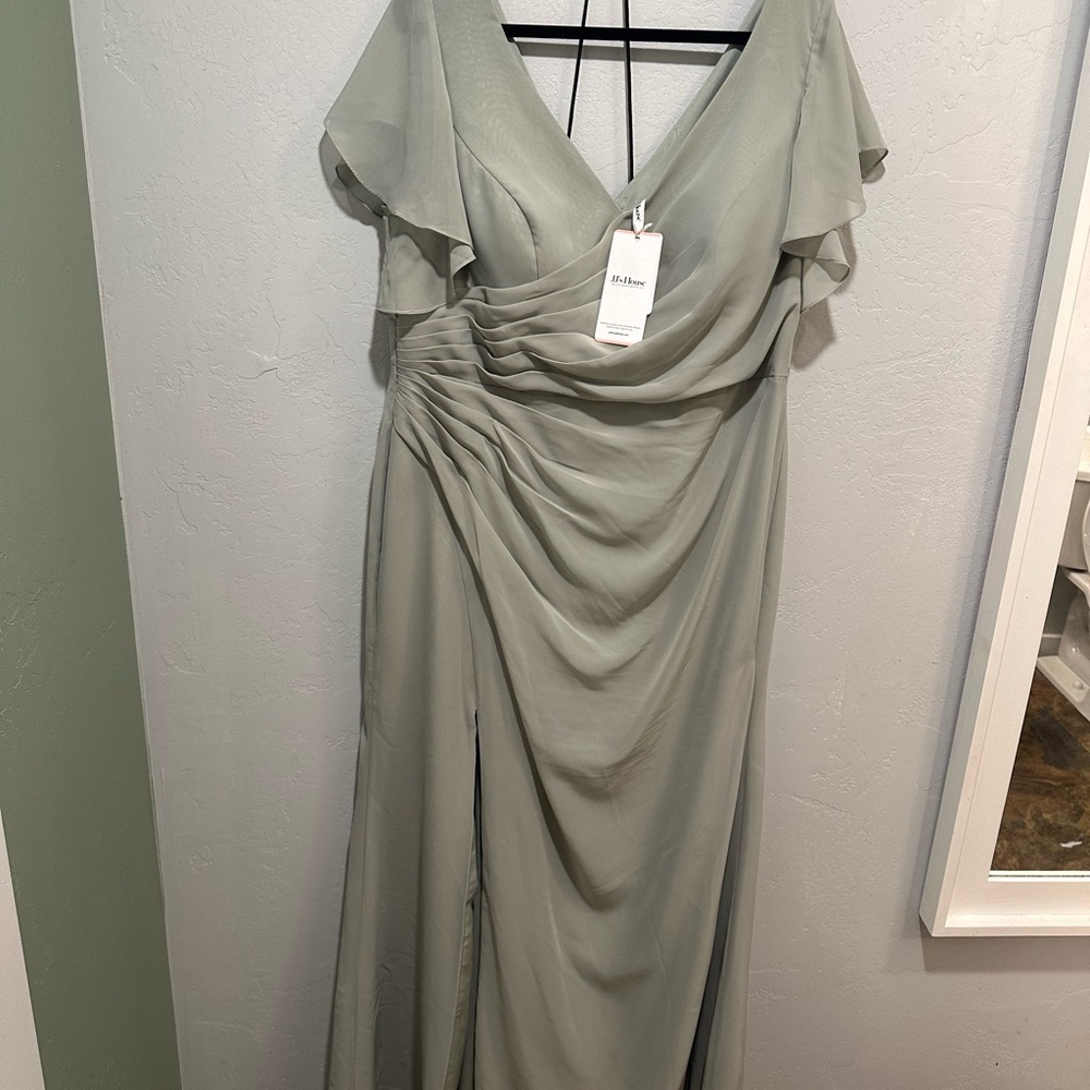 Super flattering JJs House bridesmaids dress - Picture 6 of 11